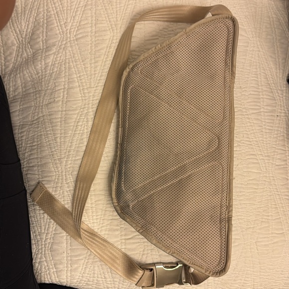 Athleta Crossbody/Belt Bag - Picture 4 of 5